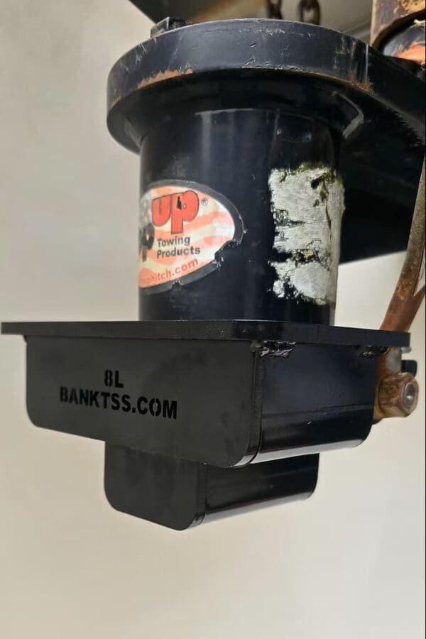 BT8L Gooseneck Auto Latch Coupler Lock attached