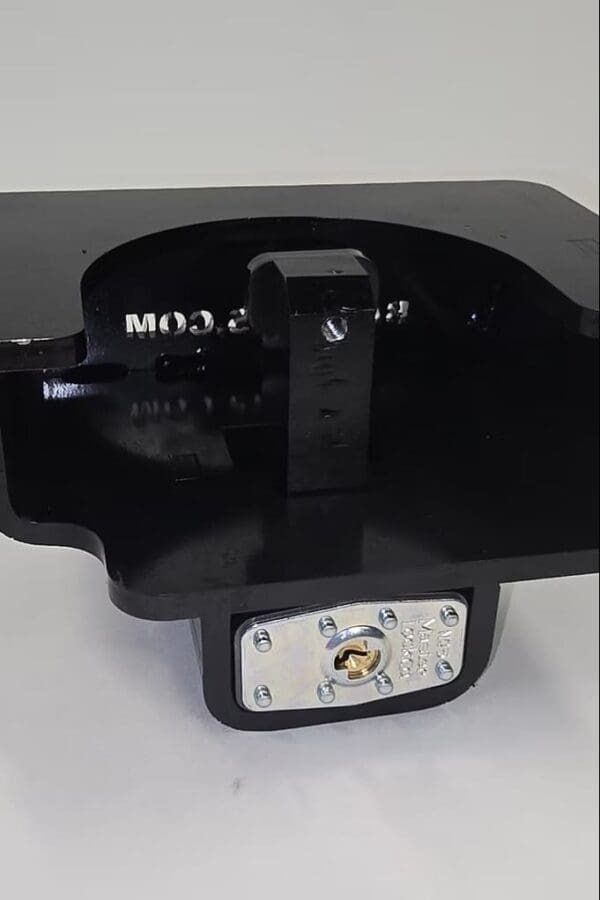 BT8L Gooseneck Coupler Lock keyhole