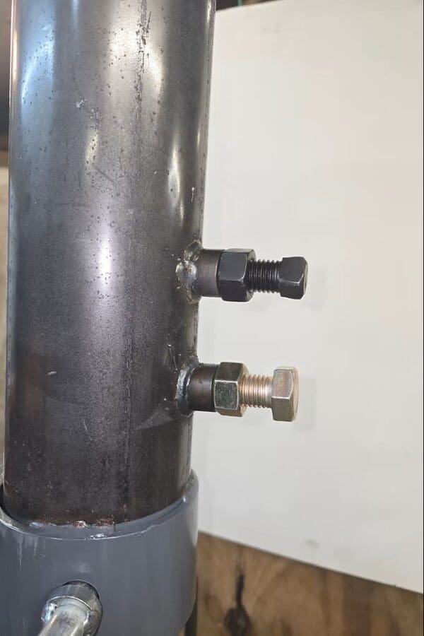 Gooseneck coupler bolt