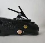 Collar-lock (“snake head”)